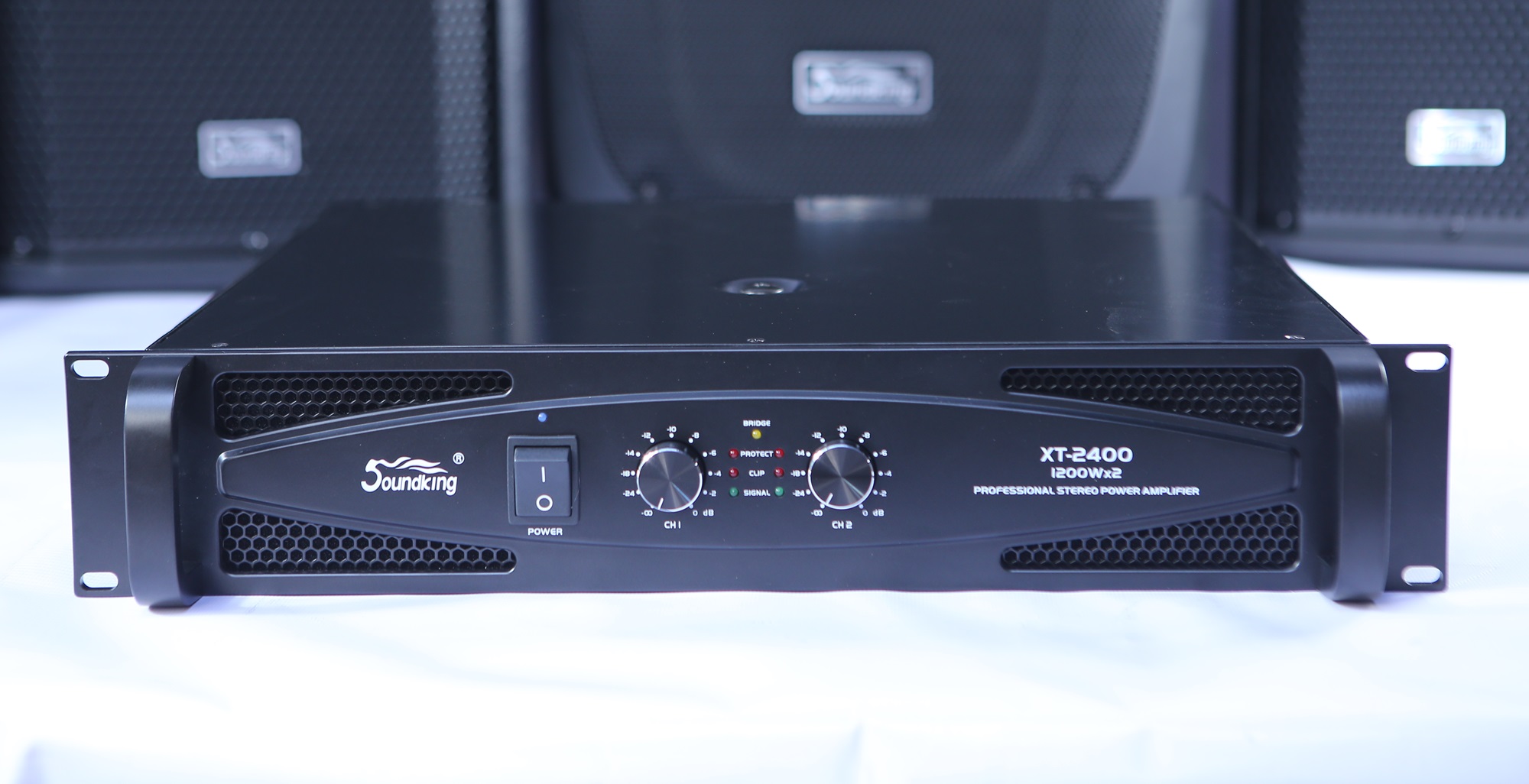Bộ khuếch đại công suất Soundking XT-2400